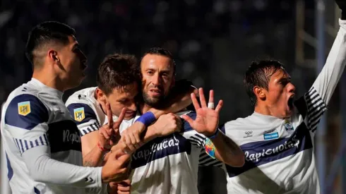 Alemán fútbol show: más allá de las polémicas, Gimnasia venció a Racing por una pincelada del 10