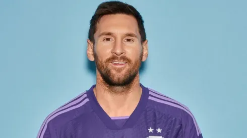 ¡Es furor! La primera imagen de Messi con la nueva camiseta alternativa violeta de Argentina para Qatar 2022