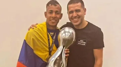 "Gracias, Román": los dos regalos que le hizo Riquelme a Sebastián Villa