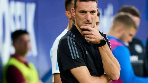 Scaloni no lo puede creer: Otro titular de la Selección se pierde el partido de su equipo por lesión