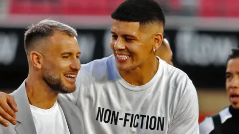 Rojo y una posible vuelta a Estudiantes.