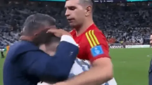 VIDEO | Chiqui Tapia se metió en un abrazo entre Messi y Dibu y éste nos reveló el apodo que le pusieron