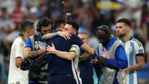 VIDEO | Messi le habló al oído a Scaloni en pleno abrazo y el DT rompió en llanto
