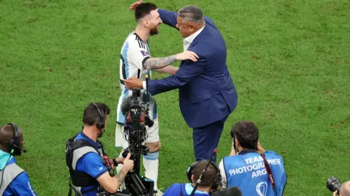 Lionel Messi y Claudio Tapia, tras la clasificación a la final.
