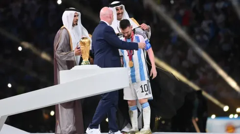 El detalle en la foto más esperada: Messi levantó la Copa con una llamativa particularidad
