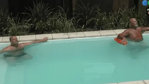 Ariel se desnudó frente a sus compañeros.