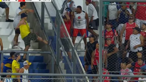 No aprendemos más: incidentes en las tribunas de Boca e Independiente que detuvieron el partido