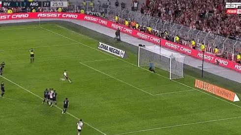 VIDEO | Con otro penal, Barco dio vuelta el partido para River ante Argentinos