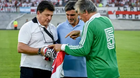 ¿Y Passarella? La llamativa foto de los dirigentes de River con los campeones del Mundo