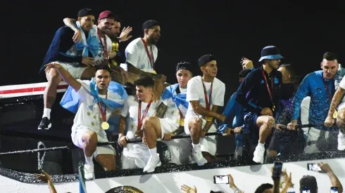 "De todo menos agua": Lautaro Martínez y una inédita revelación del micro en los festejos de la Selección
