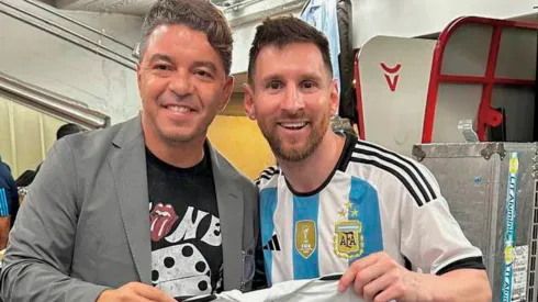 Locura en el Monumental: Messi, Scaloni y Gallardo posaron con la camiseta de River