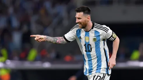 VIDEO | ¡Derechazo récord! Messi clavó un golazo y llegó a su tanto número 100 en la Selección