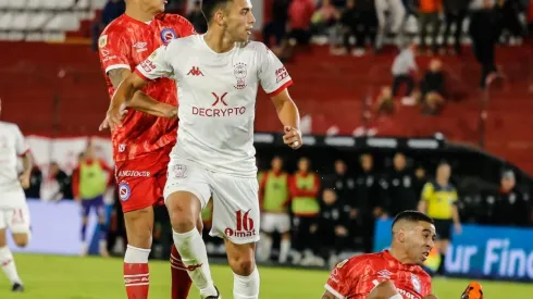 Argentinos Juniors resistió con dos menos y empató en su visita a Huracán