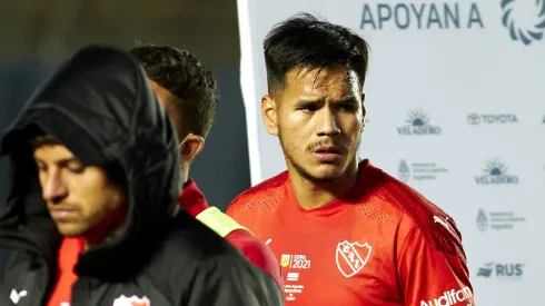 SAN JUAN, ARGENTINA – MAY 31: Sergio Barreto (R) of Independiente looks on after losing a semifinal match of Copa de la Liga Profesional 2021 between Colon and Independiente at San Juan del Bicentenario Stadium on May 31, 2021 in San Juan, Argentina. (Photo by Alexis Lloret/Getty Images)
