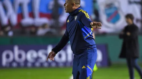 Sorprende Almirón: el DT confirmó el XI de Boca para enfrentar a Colo Colo