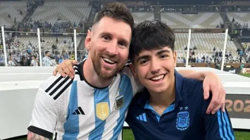 Benjamín Agüero no perdonó al PSG por el trato a Messi y lo criticó duramente en redes sociales