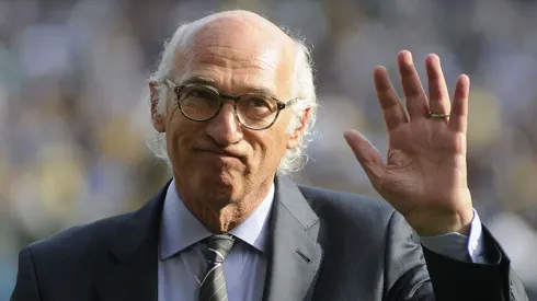 Carlos Bianchi y una puerta para volver al fútbol argentino.