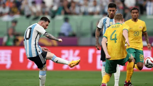 El nombre de los jugadores argentinos en la camiseta Albiceleste está escrito en chino.
