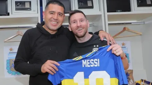 ¿Se pone la camiseta de Boca? El plan de Riquelme para "seducir" a Messi en su despedida

