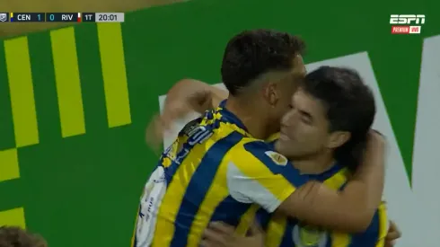 El festejo en el gol de Alejo Véliz.
