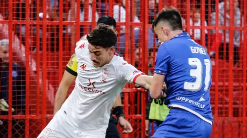 En un duelo de necesitados, Huracán le ganó a Vélez con un tremendo penal de Cóccaro