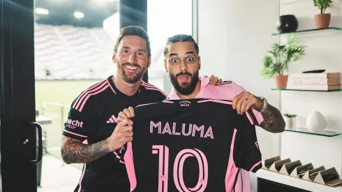 El reto de Messi a Maluma tras regalarle una camiseta con su firma