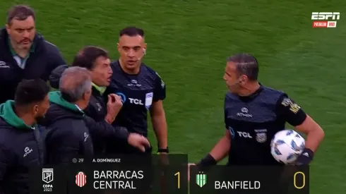 Julio Falcioni, totalmente envuelto por la ira.