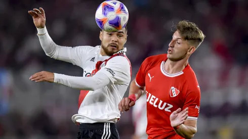 BUENOS AIRES, ARGENTINA – APRIL 23: Paulo Diaz of River Plate competes for the ball with Baltasar Barcia of Independiente during a Liga Profesional 2023 match between River Plate and Independiente at Estadio Mas Monumental Antonio Vespucio Liberti on April 23, 2023 in Buenos Aires, Argentina. (Photo by Marcelo Endelli/Getty Images)
