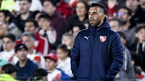 BUENOS AIRES, ARGENTINA – OCTOBER 25: Carlos Tevez coach of Independiente looks on during a match between River Plate and Independiente as part of group A of Copa de la Liga Profesional 2023 at Estadio M·s Monumental Antonio Vespucio Liberti on October 25, 2023 in Buenos Aires, Argentina. (Photo by Marcelo Endelli/Getty Images)
