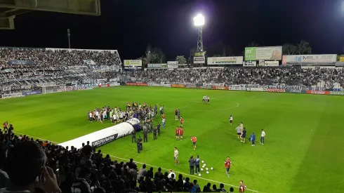 Escándalo en la Primera Nacional: suspenden Quilmes vs. Gimnasia (M) por una agresión al arquero visitante