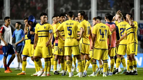 El plantel de Boca reunido tras el empate contra San Lorenzo. 
