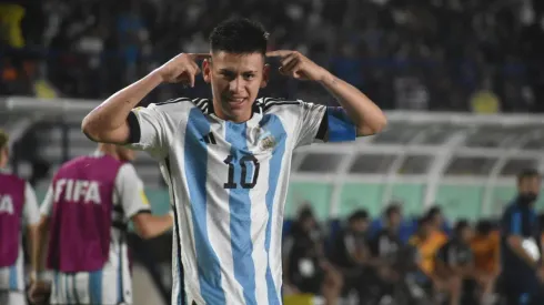 Diablito Echeverri y su celebración tras el golazo de tiro libre