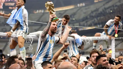 Messi con la copa, la imagen más esperada.
