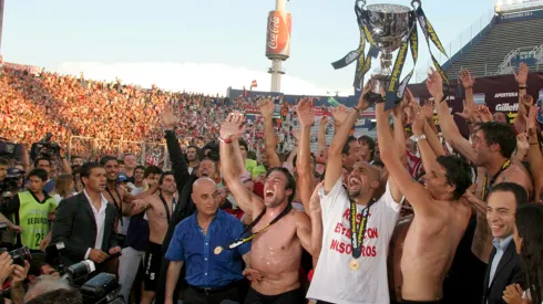 Después de dos décadas, Estudiantes celebraba un título a nivel local.