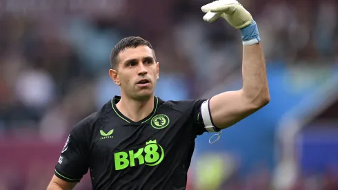 Unai Emery reconoce ciertos problemas de Dibu Martínez: "está trabajando para mejorar eso"