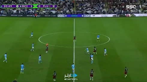 El brasileño salió jugando con un gran lujo contra el delantero del equipo inglés.