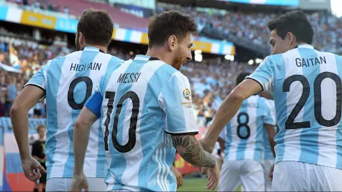 Nicolás Gaitán junto a Leo Messi en la Copa América 2016.
