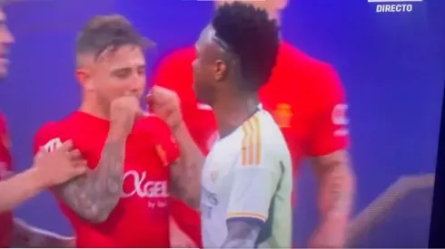 El argentino se cruzó con el brasileño en pleno partido.