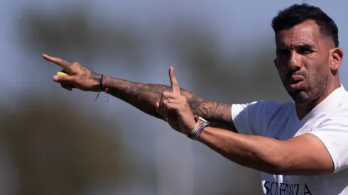 El Apache invitó a los ídolos de Independiente a acercarse al día a día del club.