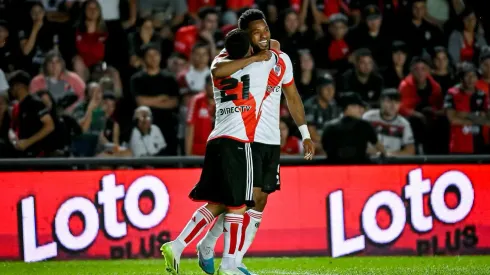 El delantero colombiano apoyó al volante de River.