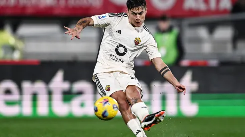 Golazo de tiro libre de Dybala para la Roma