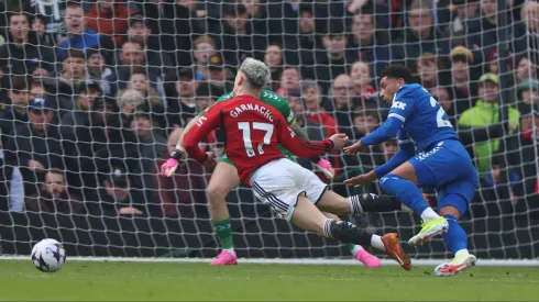 VIDEO | Los 2 penales que generó Alejandro Garnacho en Manchester United vs. Everton