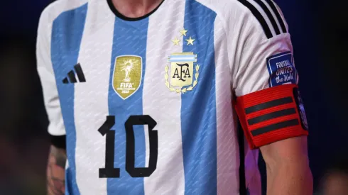 La 10 de la Selección Argentina le pertenece a Messi.
