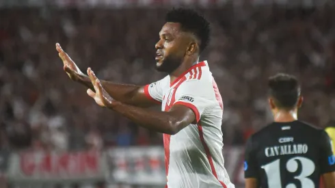 Miguel Borja con la camiseta de River.
