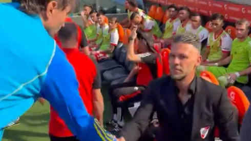 El frío saludo entre Martín Demichelis y Diego Martínez en la previa del River vs. Boca