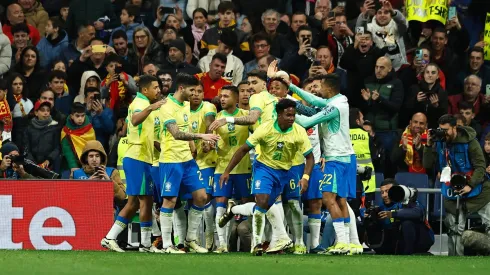 Un futbolista brasileño está envuelto en un círculo amoroso.
