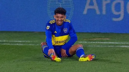 Cristian Medina tendido en el suelo.