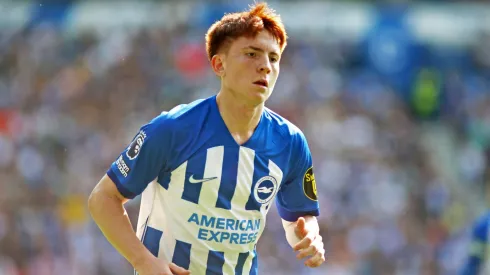 Valentín Barco recibió los elogios de los hinchas del Brighton por su gran partido ante el Manchester United.
