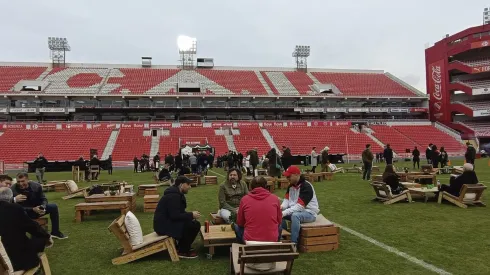Se supo: la verdad detrás de la foto viral del asado en la cancha de Independiente
