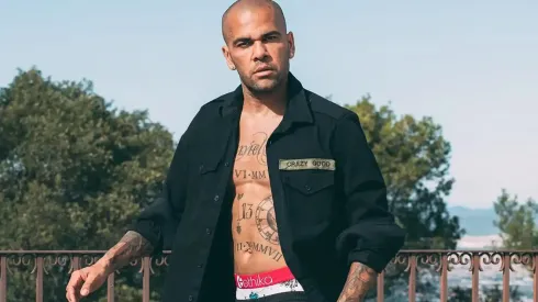 Dani Alves vuelve al fútbol tras salir de prisión